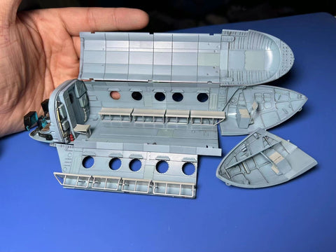 Mi-17 „Hip“ ankstyvas 1:48 plastikinis surenkamas sraigtasparnio modelis