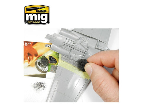 AMMO MIG neslystanti akrilo pasta, juoda, 1/72–1/48, 20 ml (AMIG2034)