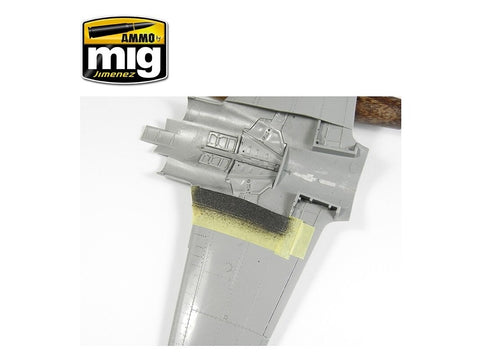 AMMO MIG neslystanti akrilo pasta, juoda, 1/72–1/48, 20 ml (AMIG2034)