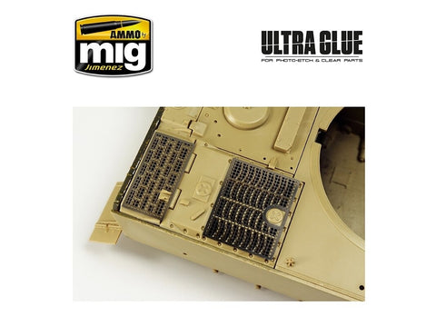 AMMO MIG Ultra Glue akriliniai klijai skaidrioms ir PE detalėms, 40 ml