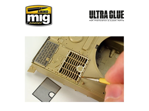 AMMO MIG Ultra Glue akriliniai klijai skaidrioms ir PE detalėms, 40 ml