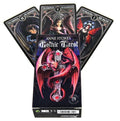 Gothic Tarot kortų rinkinys Anne Stokes, juoda‑raudona dėžutė su drakono motyvu ir trimis fanuotomis didžiųjų arkanų kortomis