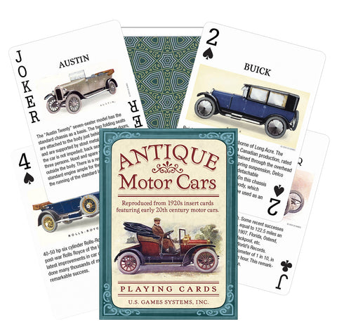 Antikvarinės automobilių žaidimo kortos su retro dėže ir pavyzdinėmis kortomis, vaizduojančiomis 1920‑ųjų automobilius ir trumpus aprašus
