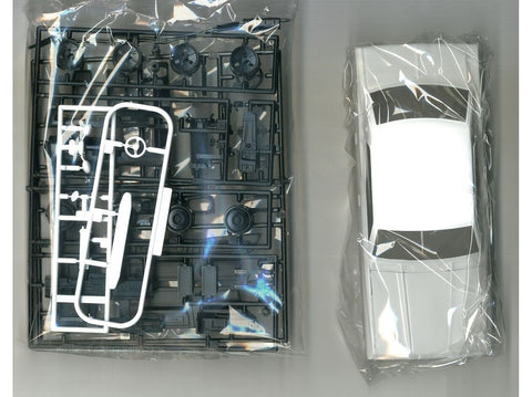 Aoshima Grand Champion Nissan Cedric/Gloria 330 1/24 surenkamas modelis