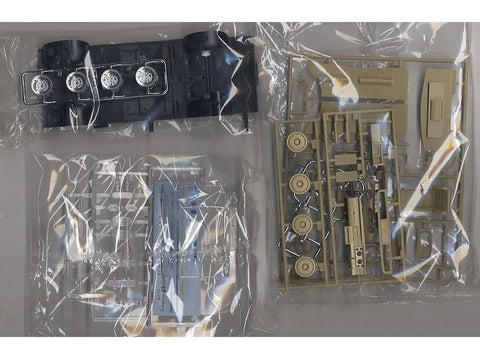 Aoshima Grand Champion Nissan Cedric/Gloria 330 1/24 modelio rinkinys