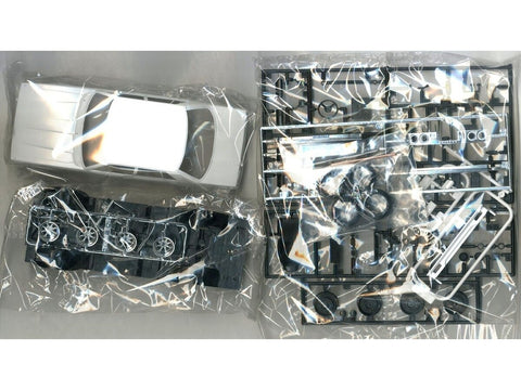 Aoshima Grand Champion Nissan Skyline Japan 4Dr HGC210 1/24 plastiko modelis