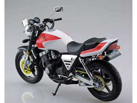 Aoshima Honda CB400 Super Four '92 1/12 surenkamas modelis su priedais