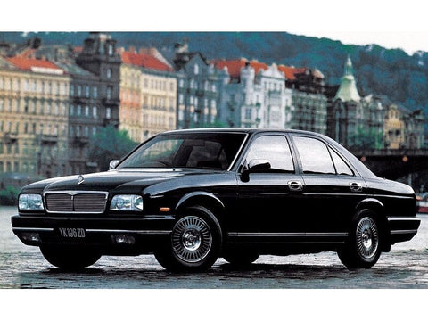 Aoshima Nissan Cima 1991 Type III Limited L AV 1/24 surenkamas modelis