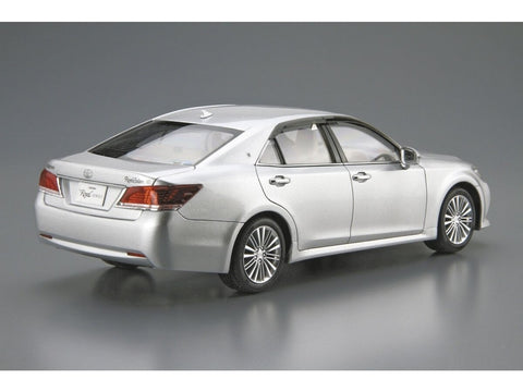 Aoshima Toyota Crown Royal Saloon GRS210/AWS210 1/24 surinkimo modelis