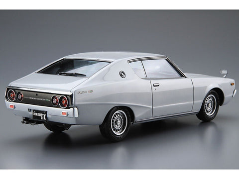 Aoshima Nissan Skyline GC111 HT 2000 GTX‑E S 1976, 1/24 plastikinis modelis