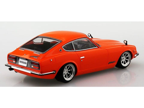 Aoshima Nissan Fairlady Z S30 1/32, oranžinis, su individualiais ratais (06476)