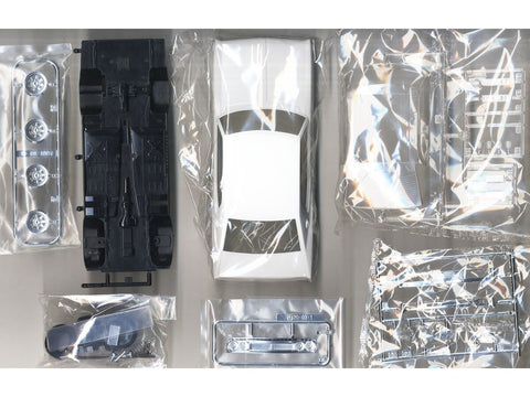 Aoshima Nissan Laurel HT 2000SGX ’72 1/24 plastikinis surenkamas modelis