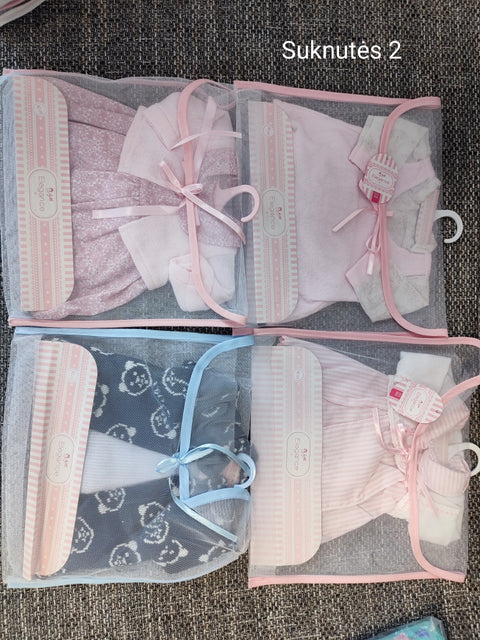 Arias drabužiai 42 cm lėlei – stilingi rūbelių komplektai