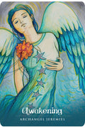 Orakulinė korta Archangel Jeremiel, žalių ir mėlynų tonų angelas su žvaigždėmis ir ryškia rožine gėle, apačioje matomas pavadinimas