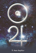 tarot korta Sun–Jupiter su dideliu sidabriniu Jupiterio simboliu ir skaičiumi 24, mėlynu kosminiu fone ir veido siluetu centre, skirtas papildyti kortų rinkinį