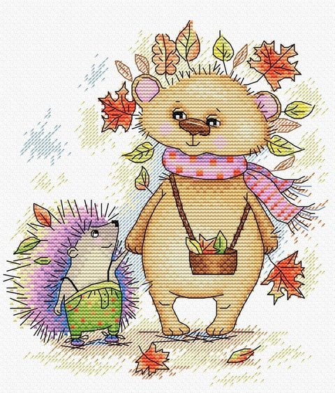 Siuvinys rudeniška meškutės ir ežiuko scena spalvotu kryžiuku, parodyta iš priekio, dekoruoti vaikų kambarį