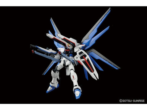 Bandai HGCE Freedom Gundam ZGMF-X10A 1/144 Gunpla rinkinys