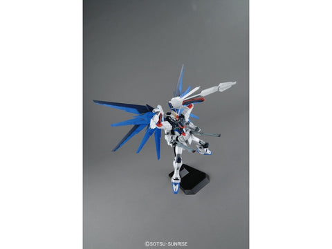 Bandai MG Freedom Gundam Ver.2.0 surenkamas modelis 1/100, 61611