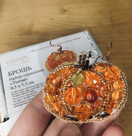 Karoliukų segės siuvinėjimo rinkinys „Moliūgas” Crystal Art