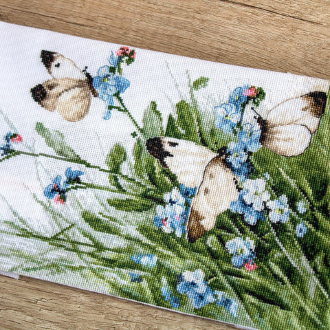 Butterflies and Bluebird Flowers SLETI939 - siuvinėjimo kryželiu rinkinysHOBI.LT 🇱🇹