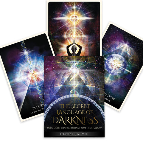 orakulo kortų rinkinys The Secret Language of Darkness Denise Jarvie, kosminiai vaizdai ir atverstas viršelis su keturiomis pavyzdinėmis kortomis