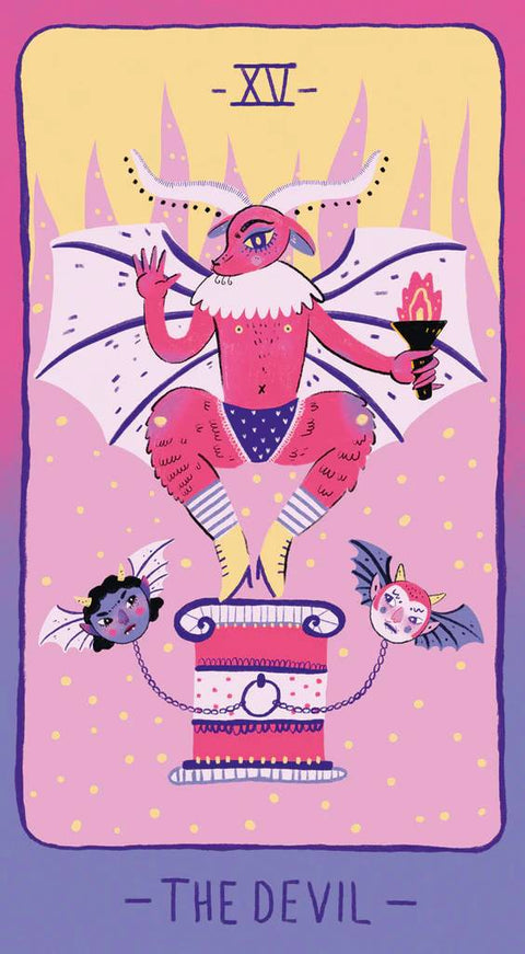 tarot korta Velnias iliustracija rožinė–violetinė, ragų turintis demonas su žibintu ir grandinėmis, pilnas kortos priekinis planas