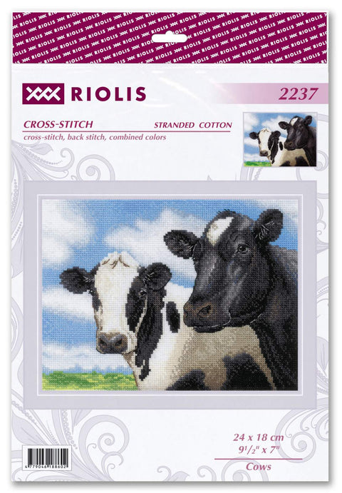 Kryželių rinkinys Riolis — juodai baltos karvės artimas portretas su mėlynu dangumi ir žalia pieva, 24×18 cm