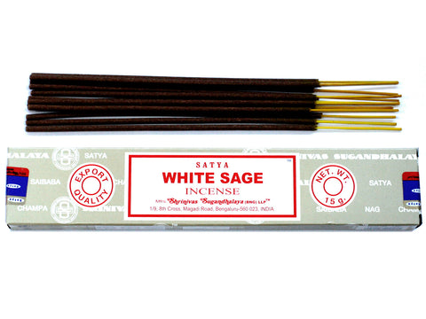 Smilkalai Satya White Sage 15 g dėžutė su tamsiomis lazdelėmis išdėstytomis viršuje, parodytas atidarytas komplektas