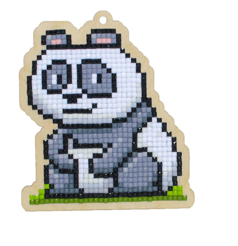 Pakabukas panda iš medžio su pilkai baltomis deimantinėmis plytelėmis priekyje, mažas raktų ar kuprinės aksesuaras