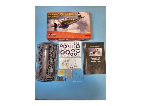 Dora Wings P-47C Thunderbolt su degalų baku 1/48 (48054)