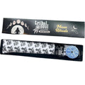 Smilkalai Tribal Soul Moon Rituals juodoje pakuotėje, atidaryta dėžutė parodo išvyniotą ritinėlį ir mėlyną keramikinį laikiklį