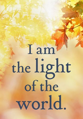 Motyvacinis plakatas su anglų citata I am the light of the world, rudeniškų aukso lapų fone, 30×40 cm