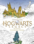 Hogwarts Legacy spalvinimo knyga, oficialus auksinis viršelis su Hogwartso pilimi ir gobtuvu apsigaubusiu veikėju, stovinčiu ant skardžio