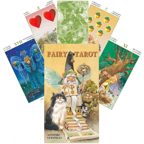 Tarot kortos Fairy Tarot komplektas — viršelis su katės ir nykštuko iliustracija ir penkios išskleistos kortos