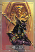 tarot korta Anubis, tamsiai violetinė antropomorfinė figūra su aukso ir turkio akcentais, frontinė iliustracija apie apsaugą