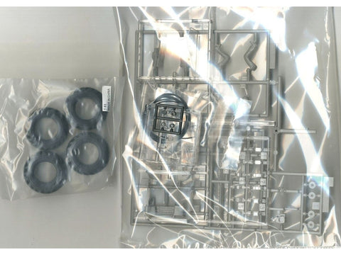 Hasegawa Hitachi ZW100-6 ratinis krautuvas su sniego peiliu 1/35 (66102)