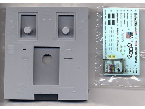 Hasegawa Space Shuttle su raketiniais nešėjais 1/200 modelis