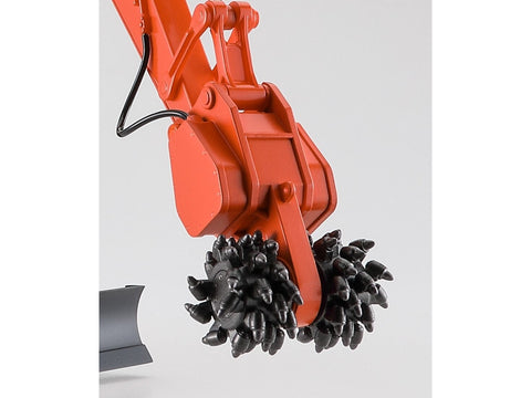 Hasegawa Hitachi Zaxis 135US ekskavatorius su pjovimo galvomis 1/35 modelis