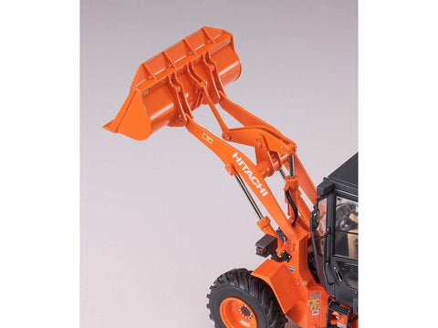 Hasegawa Hitachi ZW100-6 ratinis krautuvas 1/35 plastikinis rinkinys 66004