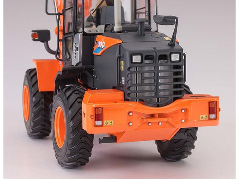 Hasegawa Hitachi ZW100-6 ratinis krautuvas 1/35 plastikinis rinkinys 66004