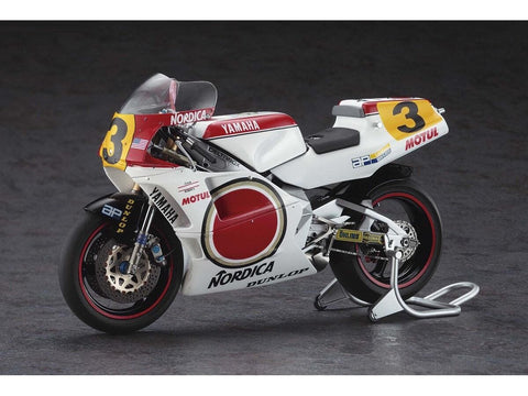 Hasegawa Yamaha YZR500 (0WA8) Team Lucky Strike Roberts 1989 1/12 rinkinys