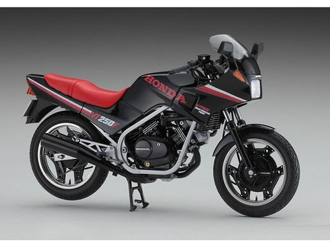 Hasegawa Honda VT250F MC08 1984 juoda – 1/12 plastikinis surenkamas rinkinys