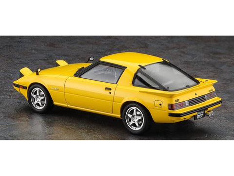 Hasegawa Mazda Savanna RX-7 SA22C 1:24 surenkamas modelis su ratlankiais