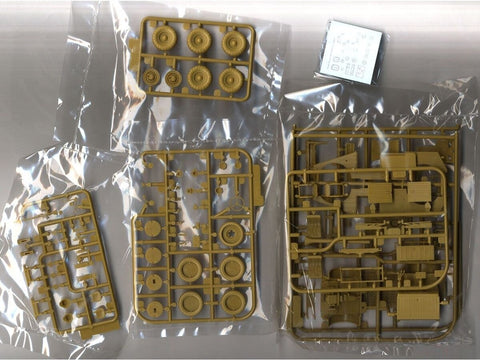 Vokiškas Kübelwagen Type 82 Afrika Korps plastikinis modelis 1/35