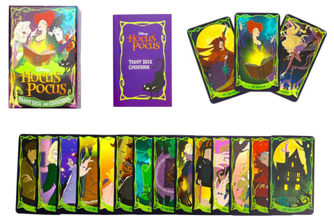 Hocus Pocus tarot kortos su dėžute ir violetiniu vadovėliu, trys kortos iš arti ir visos išdėstytos eilėje