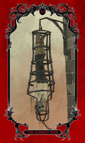 tarot korta Pakabintas žmogus — apverstas skeletas metaliniame narve kabantis prie mūro, raudonas gotikinis rėmas