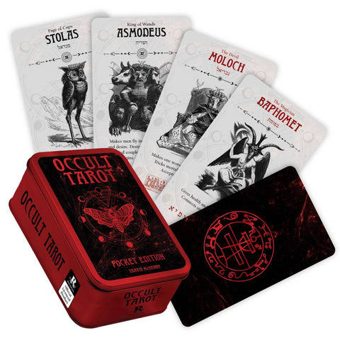 Tarot kortos Occult Tarot, raudonas kišeninis metalinis dėklas su kortų nugarėlėmis ir atvertomis juodai–baltomis simbolinėmis kortomis