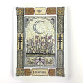 tarot korta Heather su mėnuliu ir švendrų žiedais, smėlio atspalvio fone ir ornamentiniu rėmu, priekinė pusė
