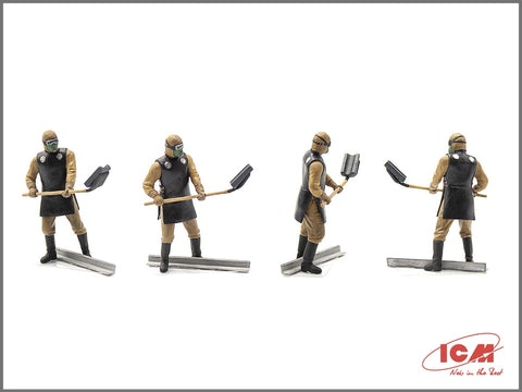 ICM Chernobyl #3 griuvėsių valytojai 1/35 plastikinis rinkinys