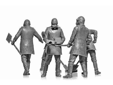 ICM Chernobyl #3 griuvėsių valytojai 1/35 plastikinis rinkinys